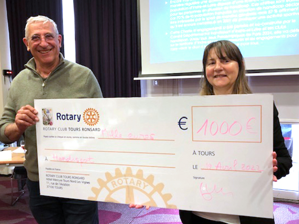 Remise de chèque à l'association Handisport par le Rotary club Tours Ronsard