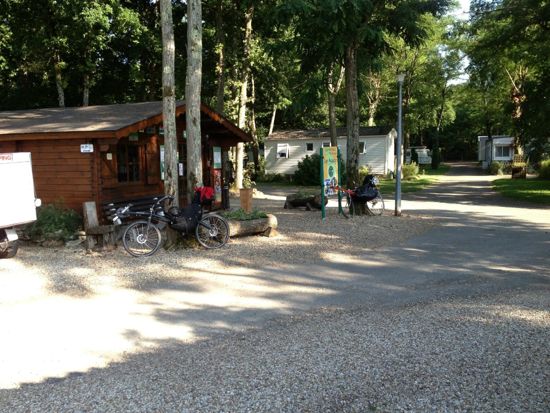CAMPING LES ACACIAS LA VILLE AUX DAMES