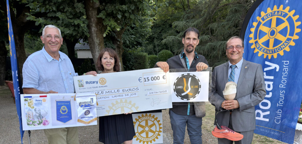 Don en faveur du handisport à Lames de joie par le Rotary club Tours Ronsard