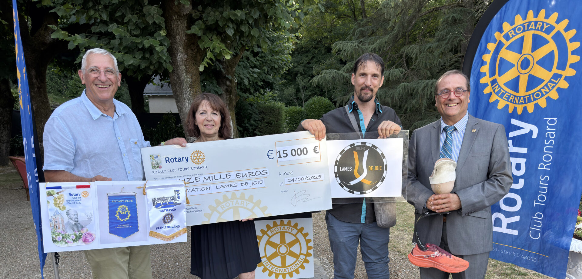 Don en faveur du handisport à Lames de joie par le Rotary club Tours Ronsard